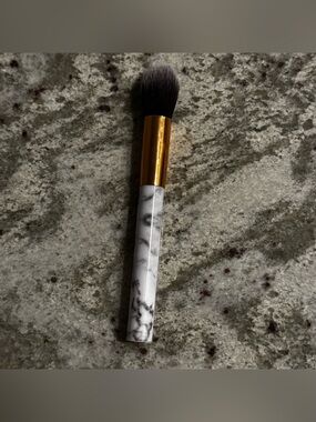 Marble Handle Makeup Brush with Gold Ferrule